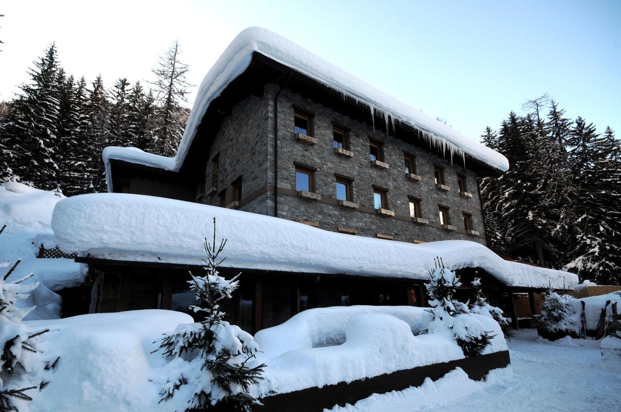 Chalet Eden Eco Hotel, Restaurant & Wellness Ла-Тюйль Экстерьер фото