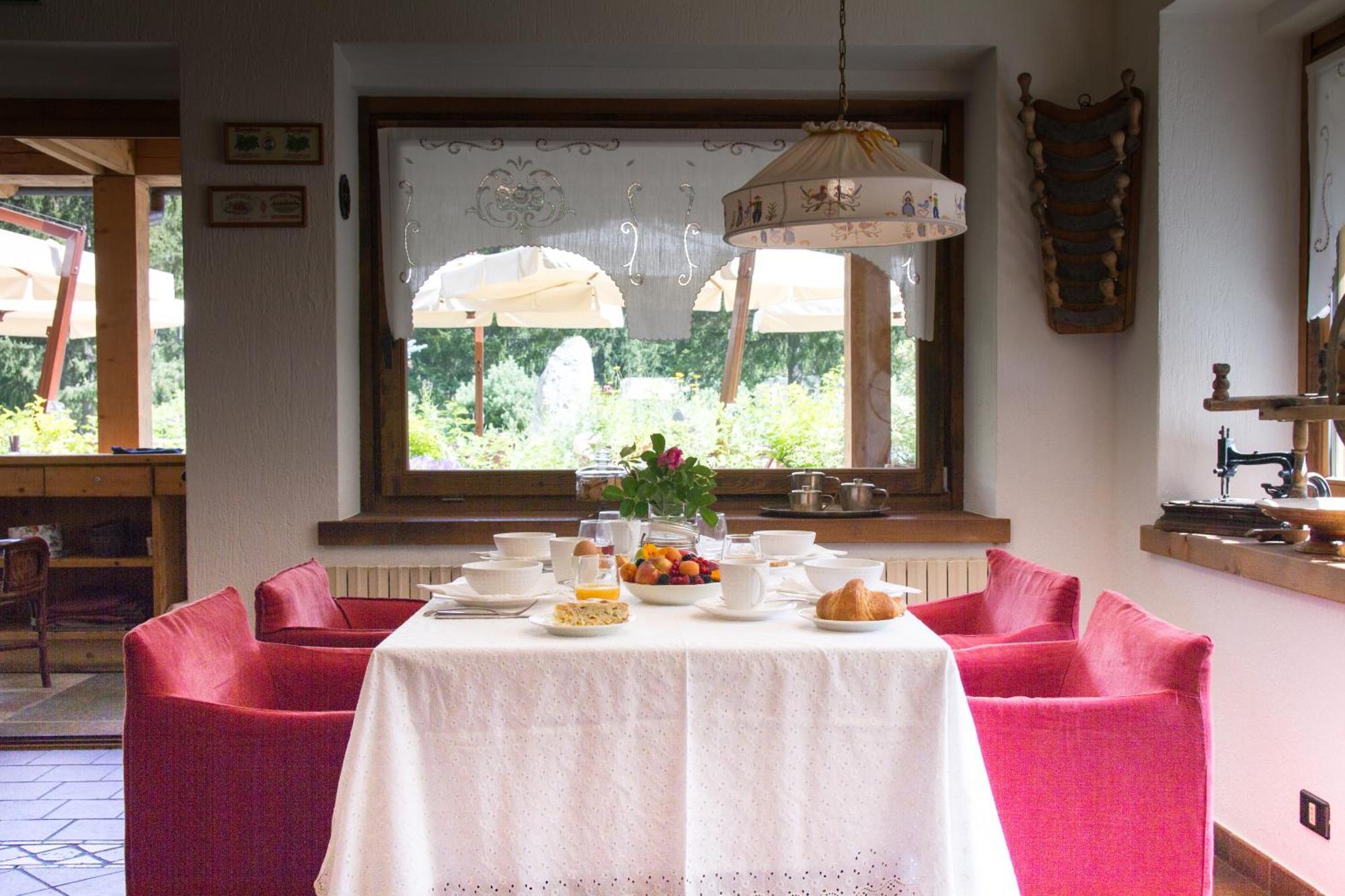 Chalet Eden Eco Hotel, Restaurant & Wellness Ла-Тюйль Экстерьер фото